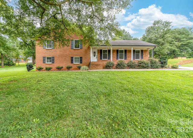 Property at 433 W Central Ave, Mount Holly, NC 28120, 3 beds, 3 baths