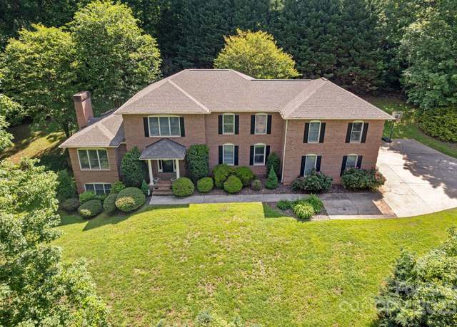 Property at 104 Belvedere Dr, Morganton, NC 28655, 5 beds, 4.5 baths