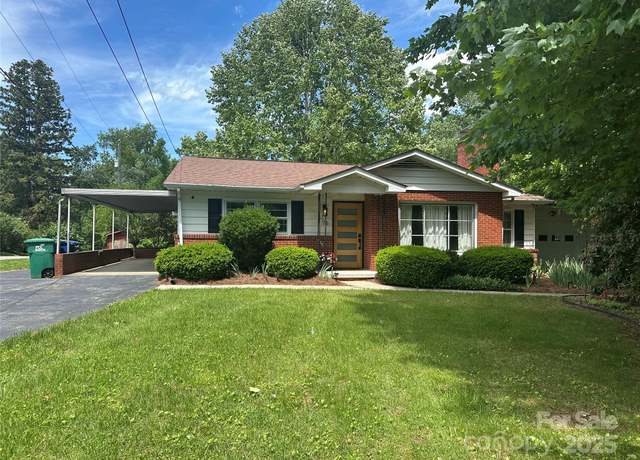 Property at 76 W Oakview Rd, Asheville, NC 28806, 3 beds, 1 bath