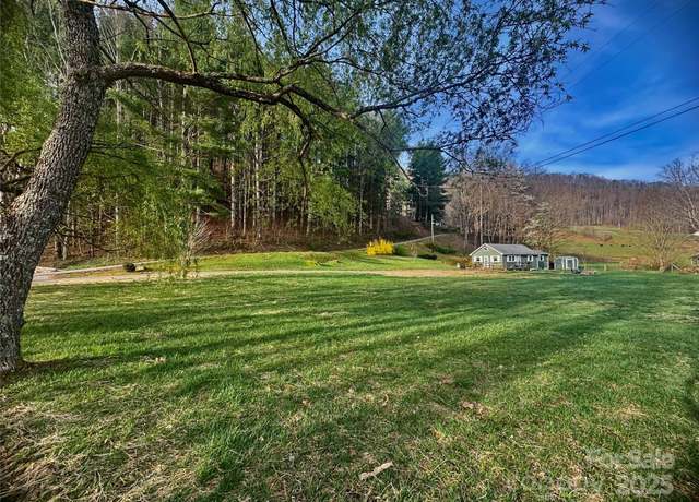 Property at 24 Baldridge Dr, Burnsville, NC 28714, 2 beds, 2 baths
