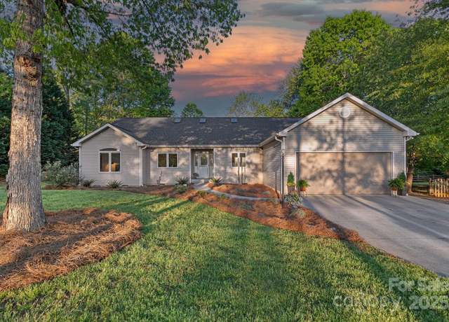 Property at 300 Yacht Rd, Mooresville, NC 28117, 3 beds, 2.5 baths