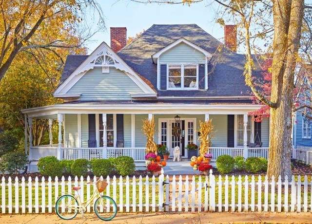 Property at 290 Union St S, Concord, NC 28025, 5 beds, 2.5 baths