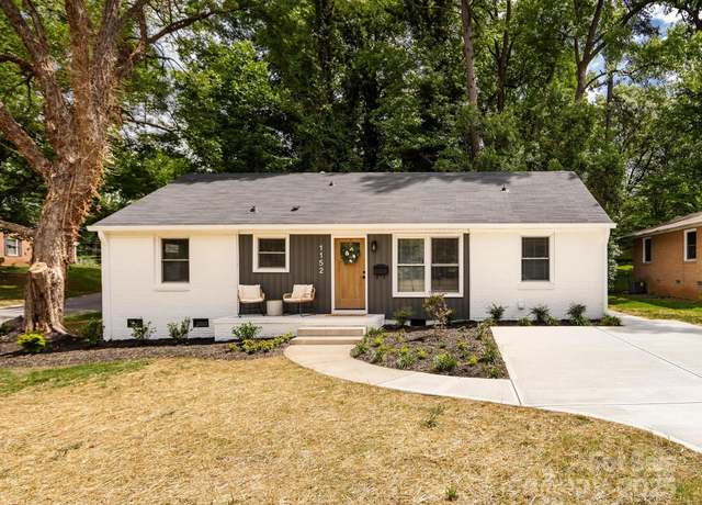 Property at 1152 Penrose Ln, Charlotte, NC 28217, 3 beds, 1 bath