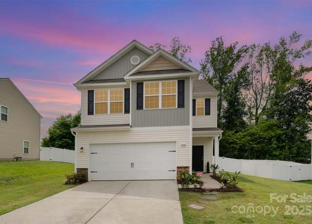 Property at 7209 Cuddington Dr, Charlotte, NC 28215, 3 beds, 2.5 baths