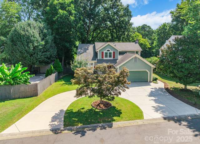 Property at 8909 Raven Park Dr, Charlotte, NC 28216, 3 beds, 2.5 baths