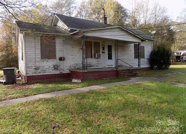 Property at 523 Hoyle St, Dallas, NC 28034, 3 beds, 1 bath