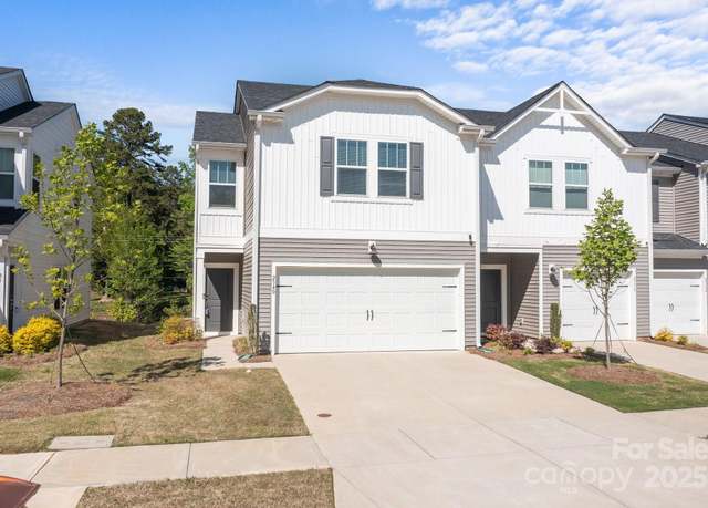Property at 2340 Belterra Dr, Charlotte, NC 28216, 3 beds, 2.5 baths