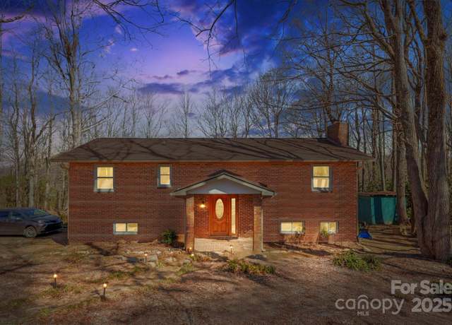 Property at 33 Milburn Ln, Hendersonville, NC 28792, 3 beds, 2 baths