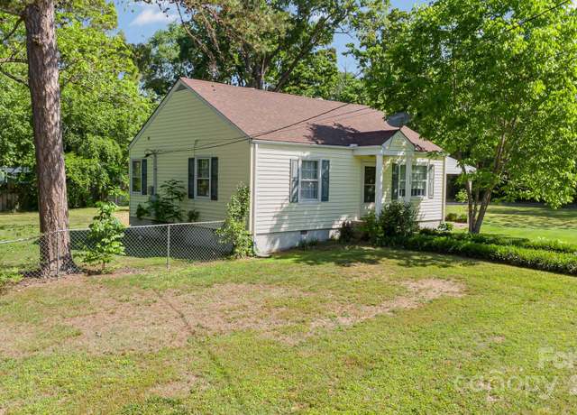 Property at 1302 N Ellis St, Salisbury, NC 28144, 2 beds, 1 bath