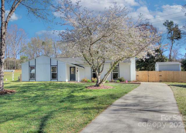 Property at 6201 Sellars Ct, Charlotte, NC 28211, 3 beds, 2 baths