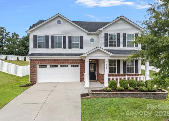 Property at 8628 Addingham Dr, Charlotte, NC 28269, 5 beds, 3 baths