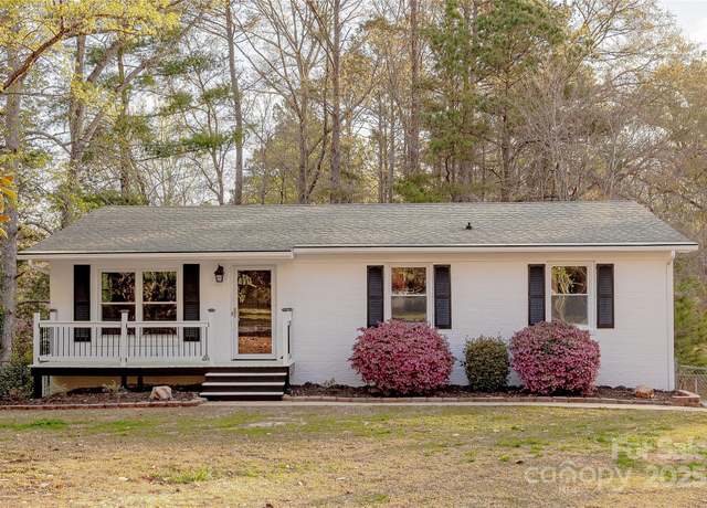 Property at 1114 University Dr, Lancaster, SC 29720, 4 beds, 3 baths