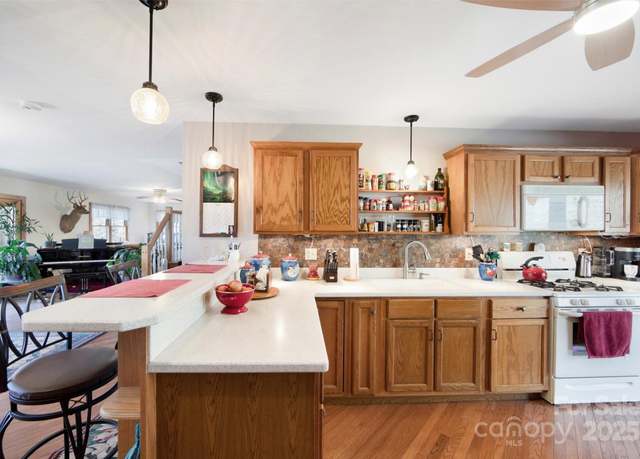 Property at 150 Sorghum Dr, Waynesville, NC 28785, 3 beds, 2.5 baths