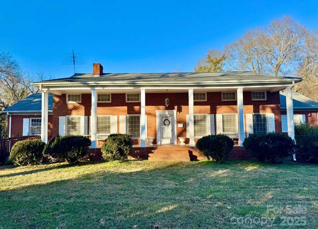 Property at 1506 Dallas Cherryville Hwy, Dallas, NC 28034, 4 beds, 3 baths