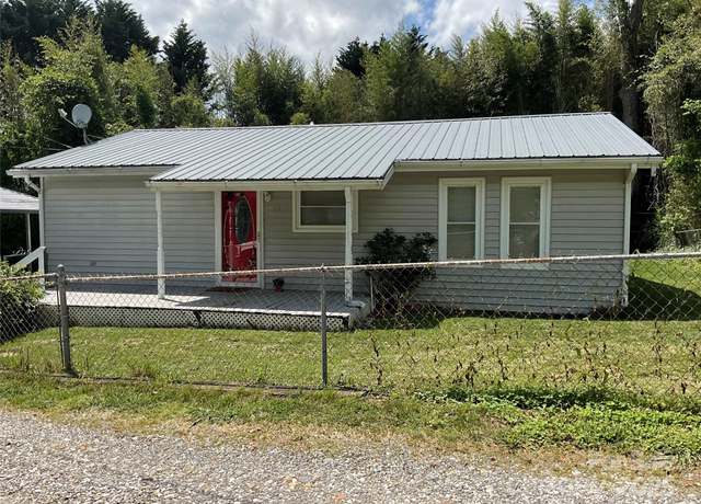 Property at 13 Rosscraggon Dr, Asheville, NC 28803, 3 beds, 1 bath