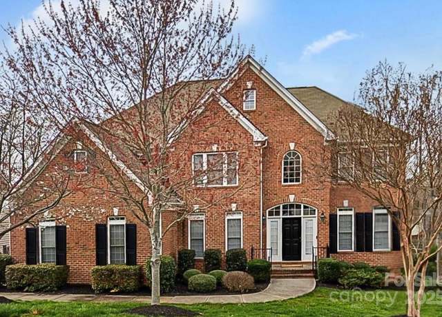 Property at 10004 Legolas Ln, Charlotte, NC 28269, 6 beds, 5 baths