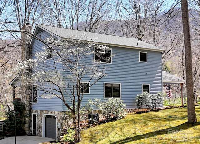 Property at 100 Tsali Dr, Waynesville, NC 28785, 2 beds, 2.5 baths