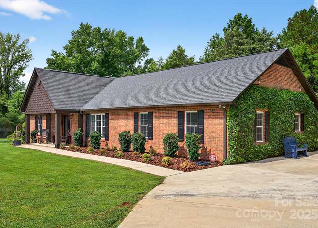 Property at 9592 Yarborough Rd, Fort Mill, SC 29707, 3 beds, 2 baths