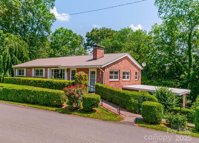 Property at 167 Panorama Dr, Franklin, NC 28734, 4 beds, 3 baths