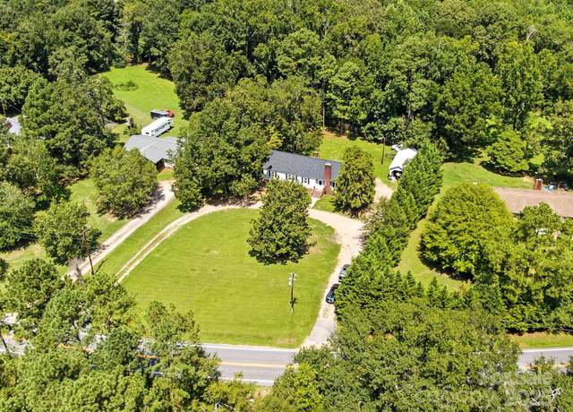 Property at 129 Francis Ave, Great Falls, SC 29055, 4 beds, 1.5 baths