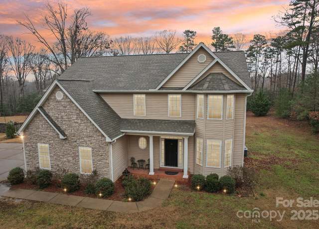 Property at 308 Crestview Ln, Spartanburg, SC 29301, 4 beds, 2.5 baths