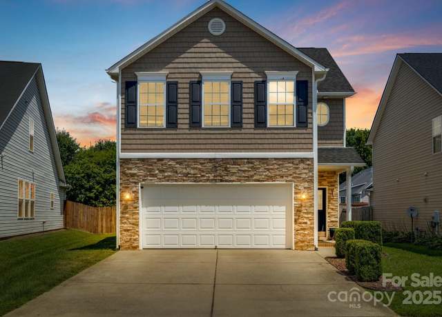 Property at 34 Chowan Dr, Fletcher, NC 28732, 3 beds, 2.5 baths