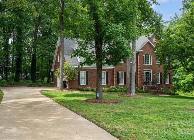 Property at 915 Waterview Ln, Monroe, NC 28110, 4 beds, 2.5 baths