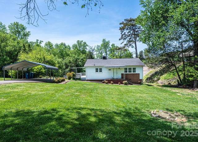 Property at 930 39th St SW, Hickory, NC 28602, 2 beds, 1 bath