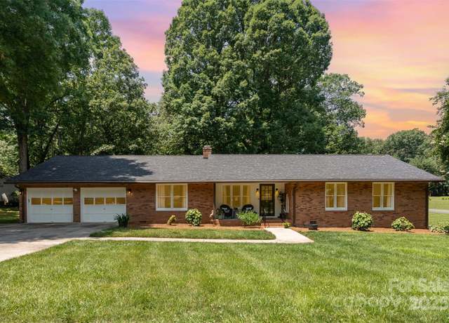 Property at 400 S Westover Dr, Monroe, NC 28112, 3 beds, 2 baths