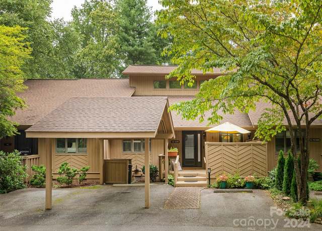 Property at 303 White Oak Dr, Hendersonville, NC 28791, 2 beds, 3 baths