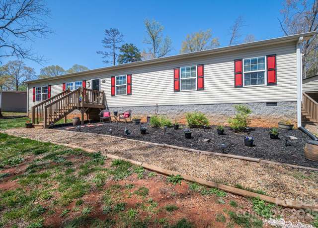Property at 980 Lakeland Ave, Lincolnton, NC 28092, 3 beds, 2 baths