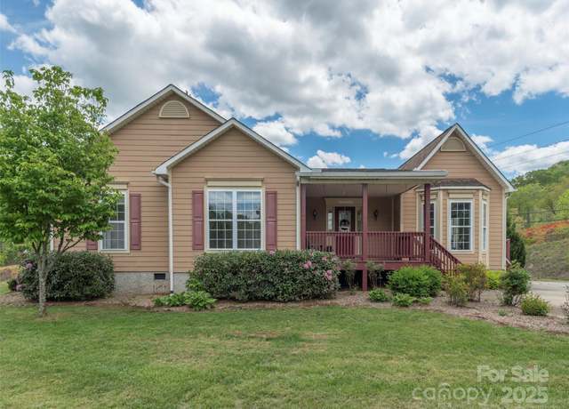 Property at 2600 Crabtree Rd, Waynesville, NC 28785, 3 beds, 2 baths