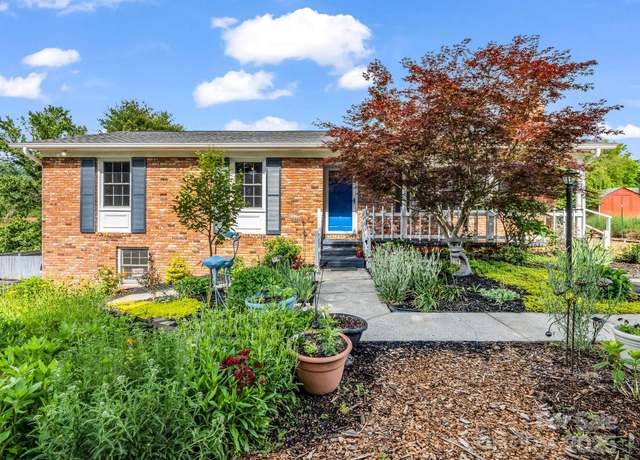 Property at 115 Merri Acres Ln, Hendersonville, NC 28739, 3 beds, 2 baths