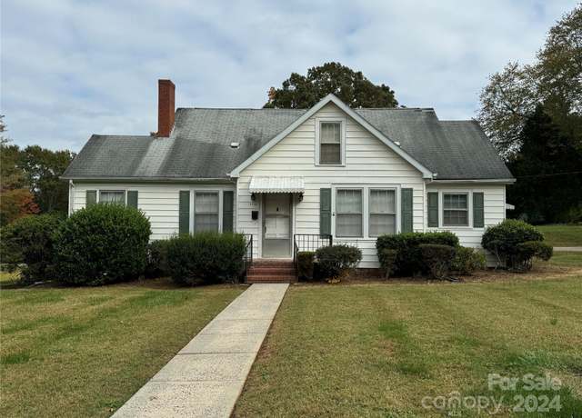 Property at 1716 3rd St NE, Hickory, NC 28601, 4 beds, 1.5 baths