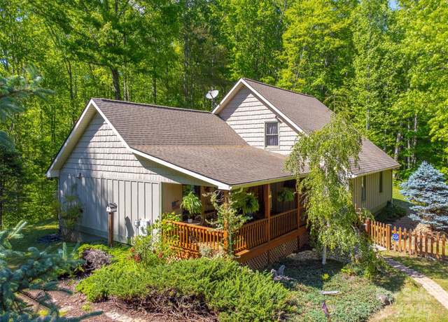 Property at 211 Natural Trl, Sylva, NC 28779, 3 beds, 2 baths