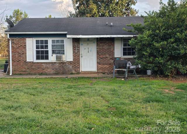 Property at 615 Milan Rd E, Charlotte, NC 28216, 3 beds, 1.5 baths