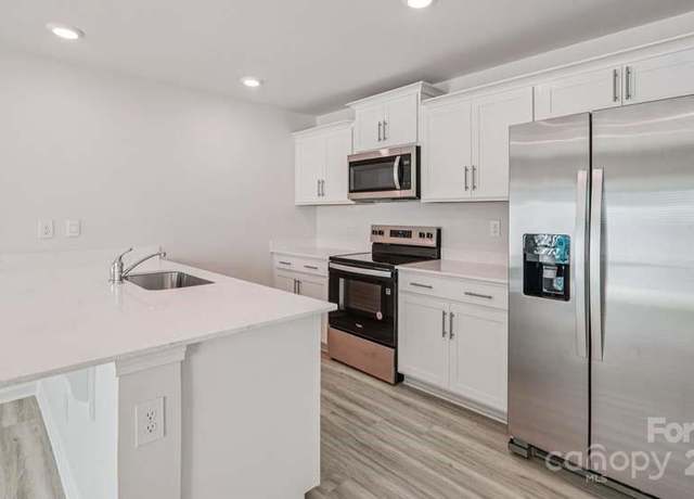 Property at 2957 Penninger Cir, Charlotte, NC 28262, 4 beds, 2.5 baths