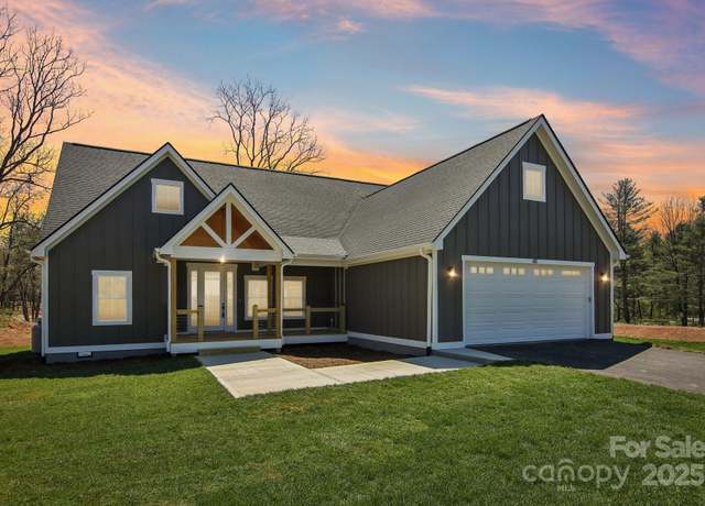 Property at 40 Haywood Park Dr, Hendersonville, NC 28791, 3 beds, 2.5 baths