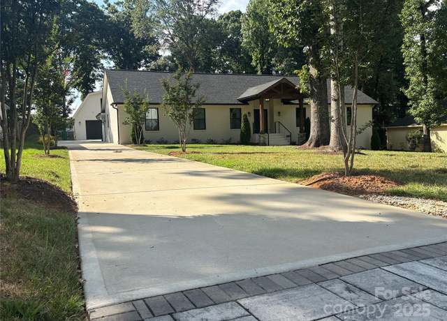 Property at 1118 Crestbrook Dr, Charlotte, NC 28211, 4 beds, 3 baths