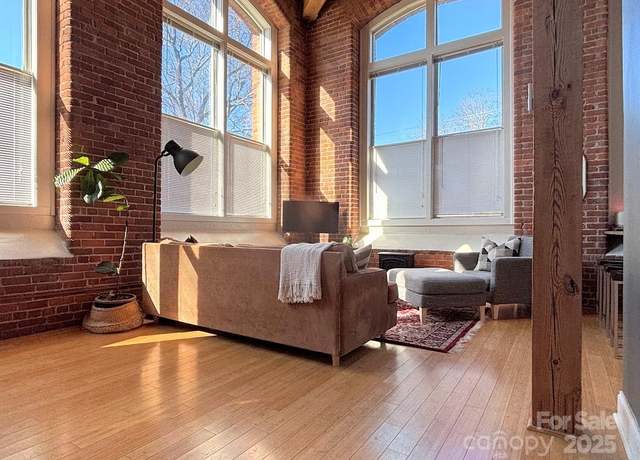 Property at 201 S Hoskins Rd #136, Charlotte, NC 28208, 2 beds, 1 bath