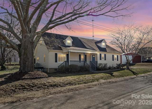 Property at 406 E 29th St, Kannapolis, NC 28083, 4 beds, 3 baths