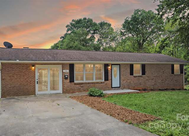 Property at 1500 19th Avenue Pl NE, Hickory, NC 28601, 3 beds, 1 bath