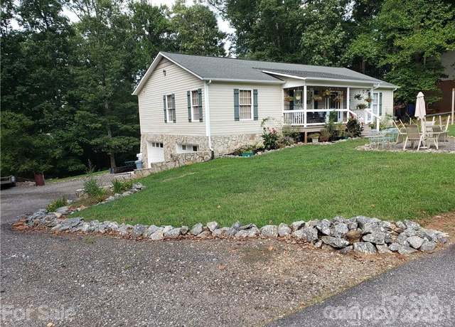 Property at 5570 George Henry Dr, Hickory, NC 28602, 2 beds, 3 baths