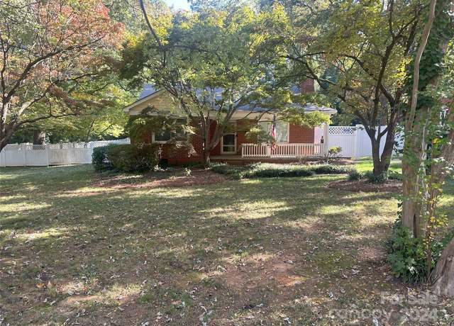 Property at 3238 Campbell Dr, Charlotte, NC 28205, 2 beds, 1.5 baths