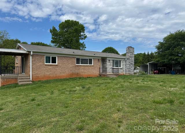 Property at 975 22nd Street Pl NE, Hickory, NC 28601, 3 beds, 2 baths