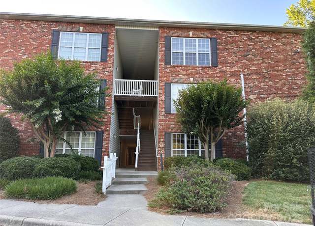 Property at 5236 Hilltop Rd, Jamestown, NC 27282, 2 beds, 2 baths