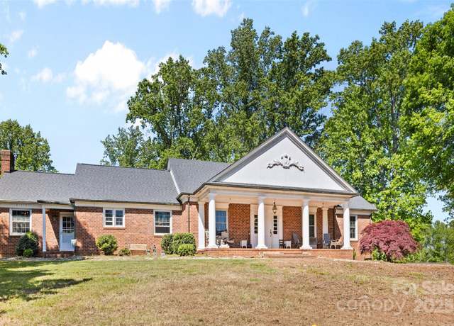 Property at 1574 Jarrett Farm Rd, Newton, NC 28658, 4 beds, 3 baths