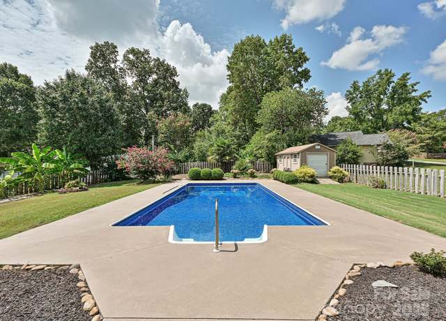 Property at 323 Swamp Fox Dr, Fort Mill, SC 29715, 4 beds, 2.5 baths