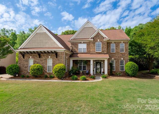 Property at 900 Springwood Dr, Waxhaw, NC 28173, 6 beds, 3 baths