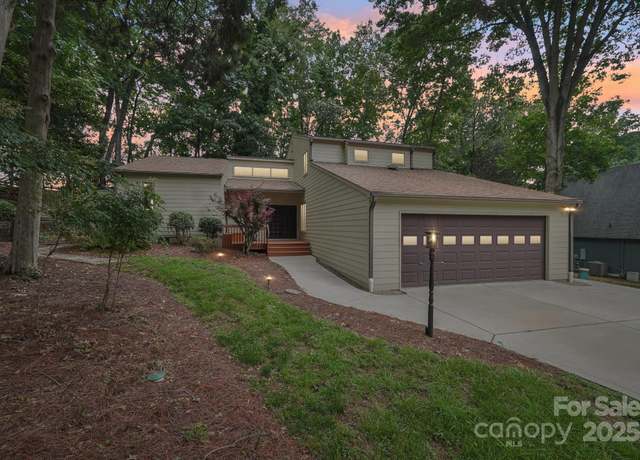 Property at 8117 Rising Meadow Rd, Charlotte, NC 28277, 4 beds, 3 baths